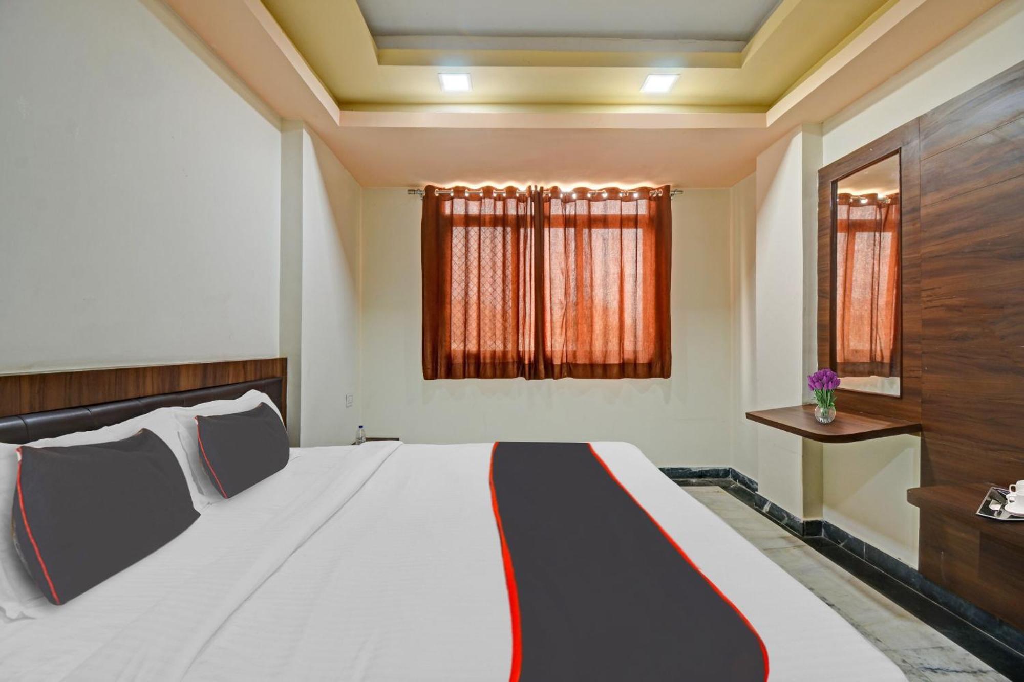 Collection O The Sunrise Hotel Udaipur Bagian luar foto