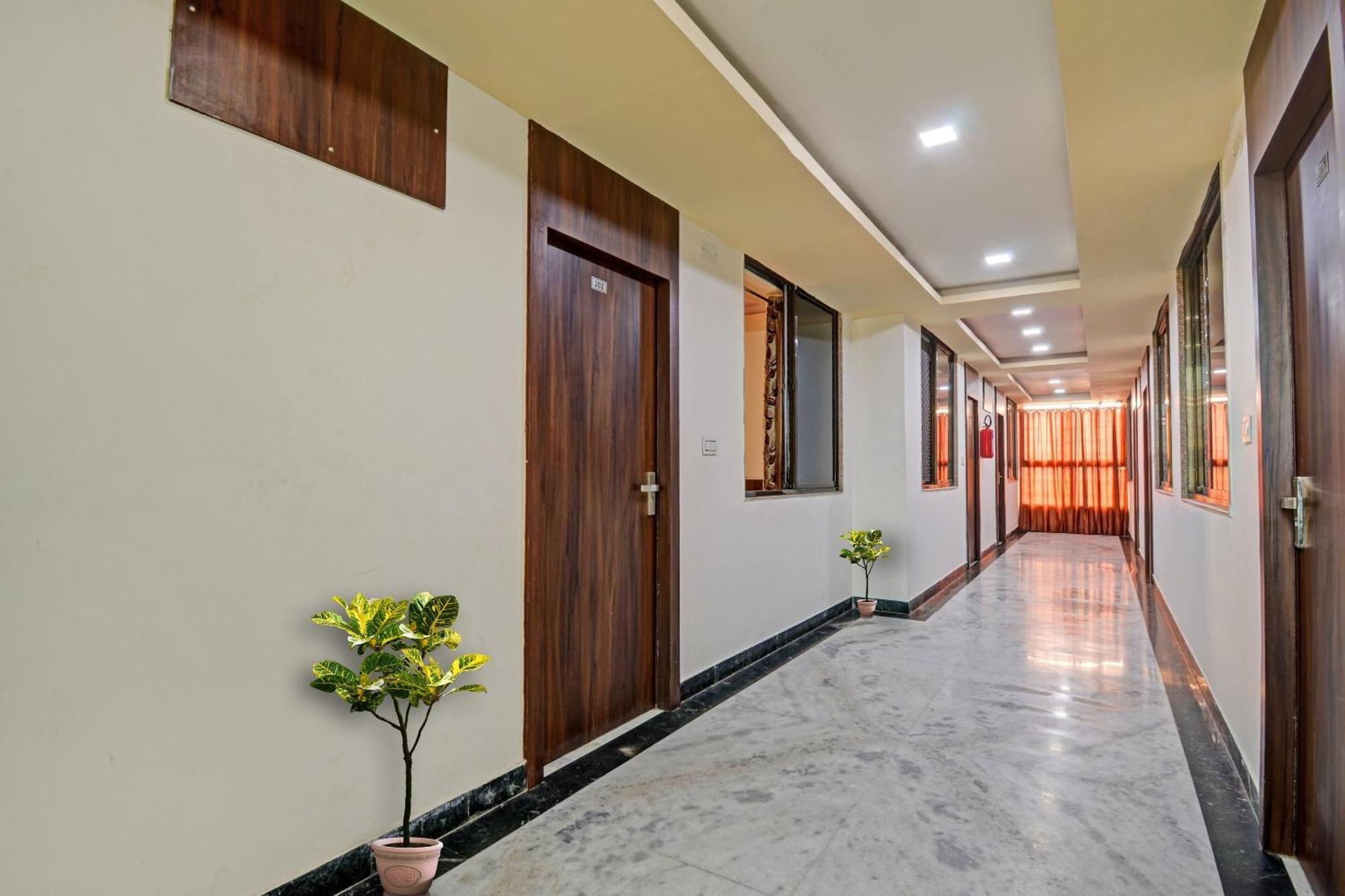 Collection O The Sunrise Hotel Udaipur Bagian luar foto
