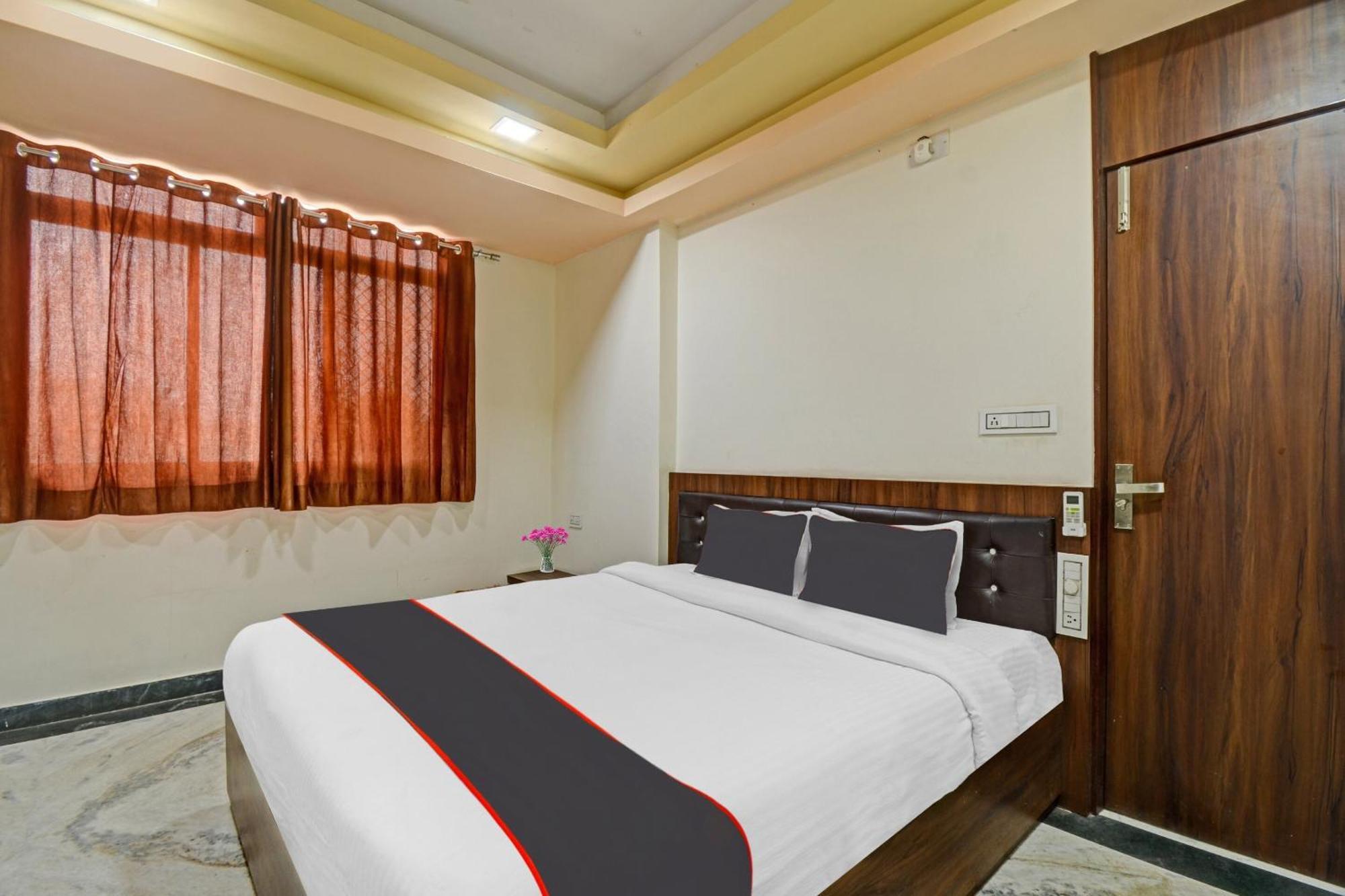 Collection O The Sunrise Hotel Udaipur Bagian luar foto