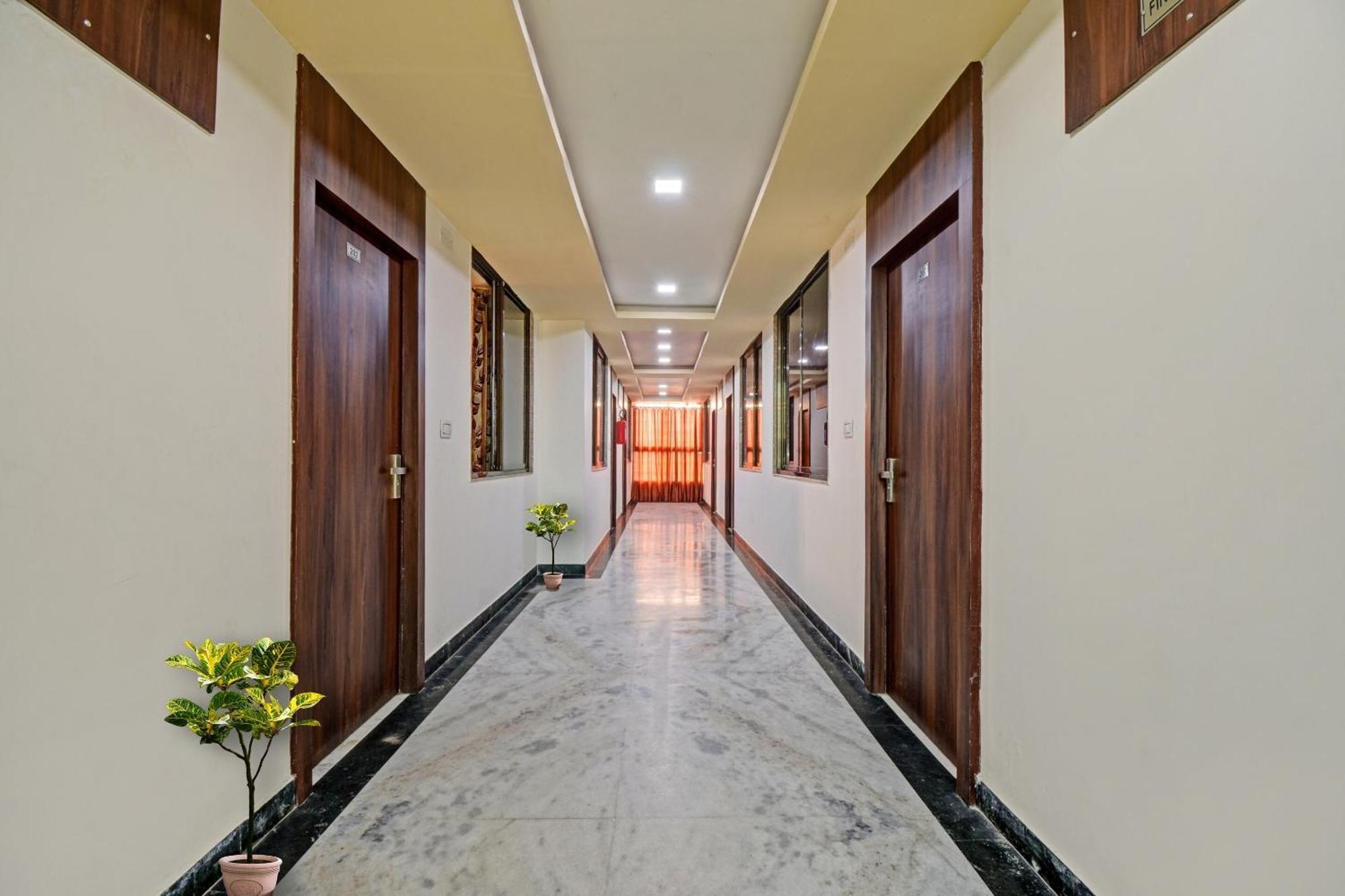 Collection O The Sunrise Hotel Udaipur Bagian luar foto